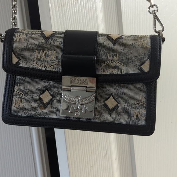 Purse - Picture 2 of 2